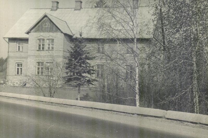 veca sarkan skola